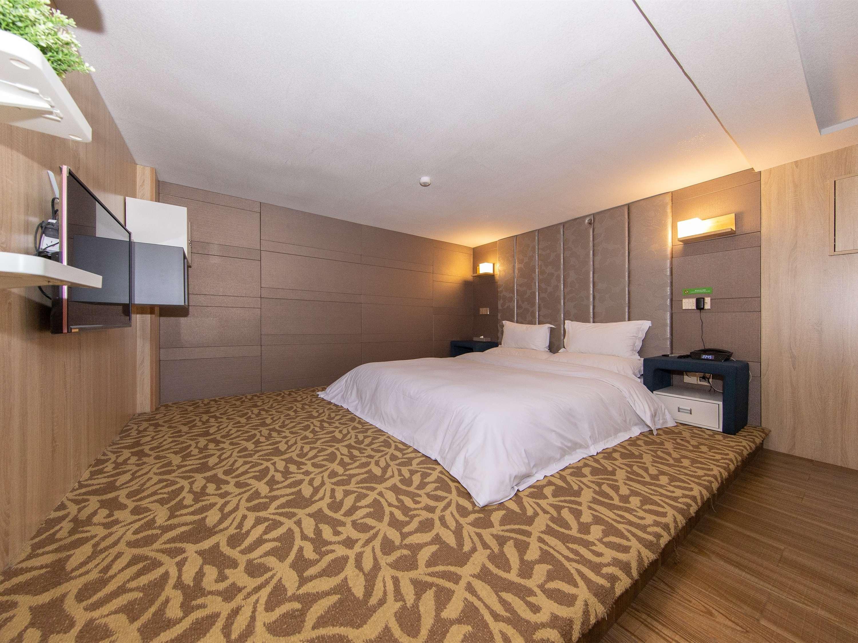 Ibis Styles Nantong Development Zone Shimao Plaza Hotel Bagian luar foto